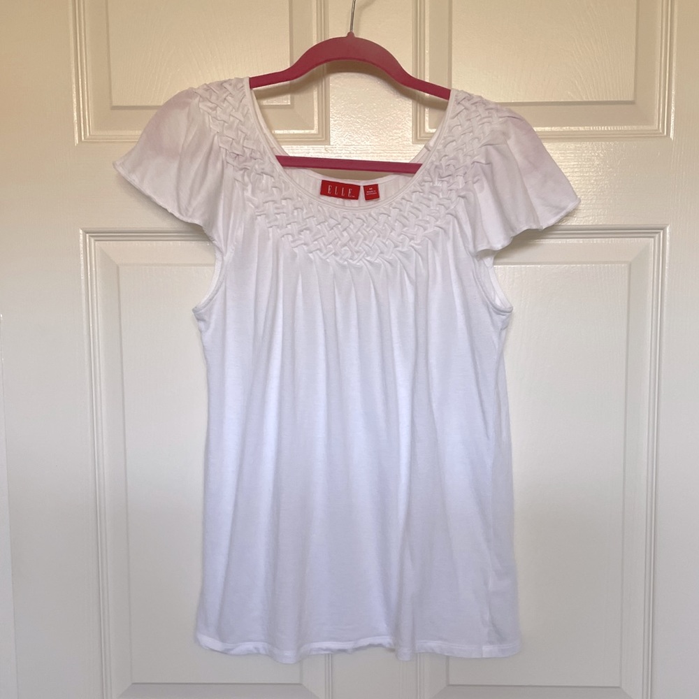 White short sleeve tee. Elle